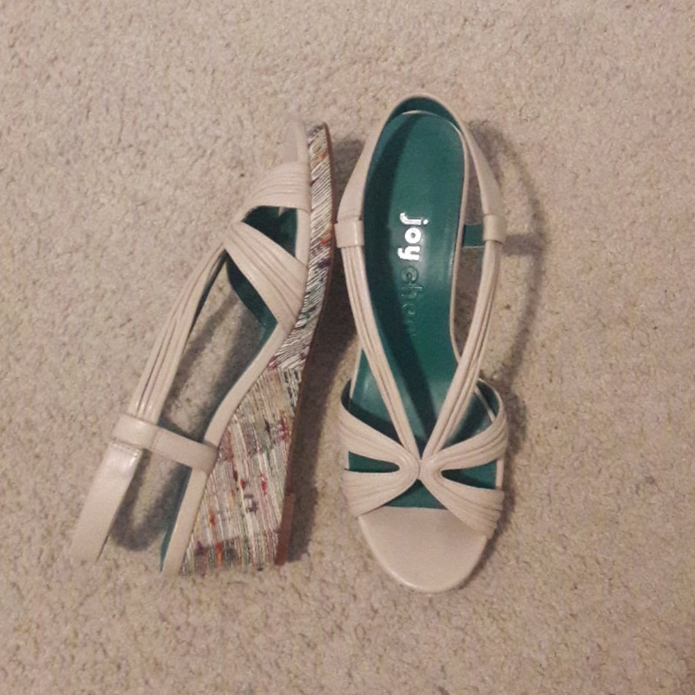 Adorable summer heels.